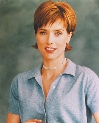 Tea Leoni Photo (  )   /  - 18