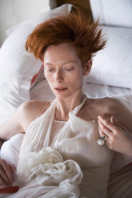 Tilda Swinton Photo (  )    /  - 25