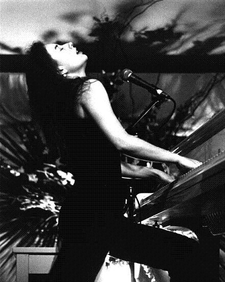 Tori Amos Photo (  )   /  - 7