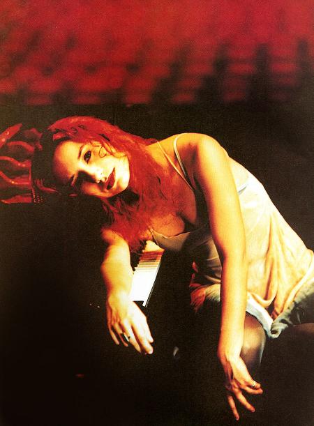 Tori Amos Photo (  )   /  - 24