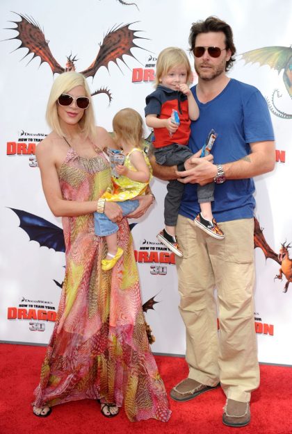 Tori Spelling Photo (  )   /  - 16