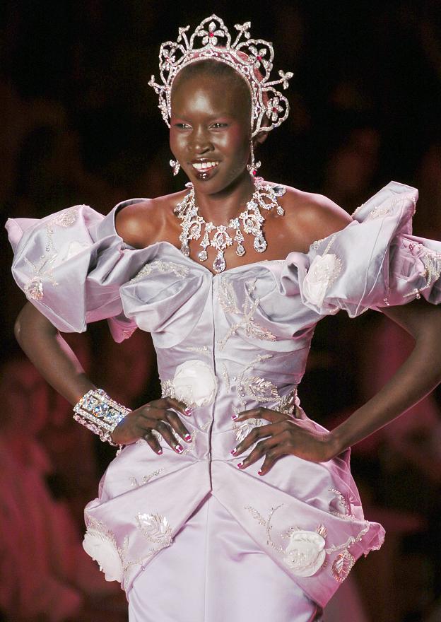 Alek Wek ( )