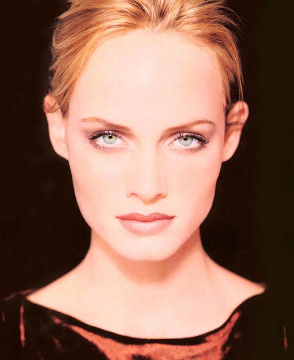 Amber Valletta ( )