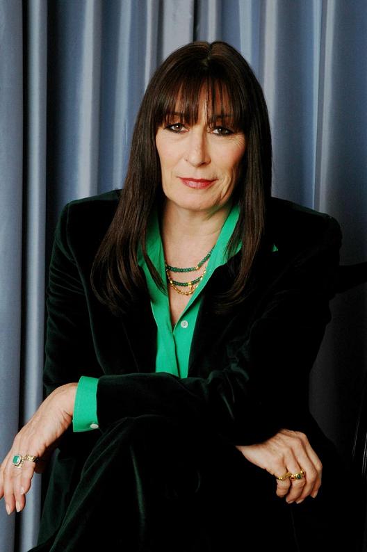 Anjelica Huston ( ) /  - 7