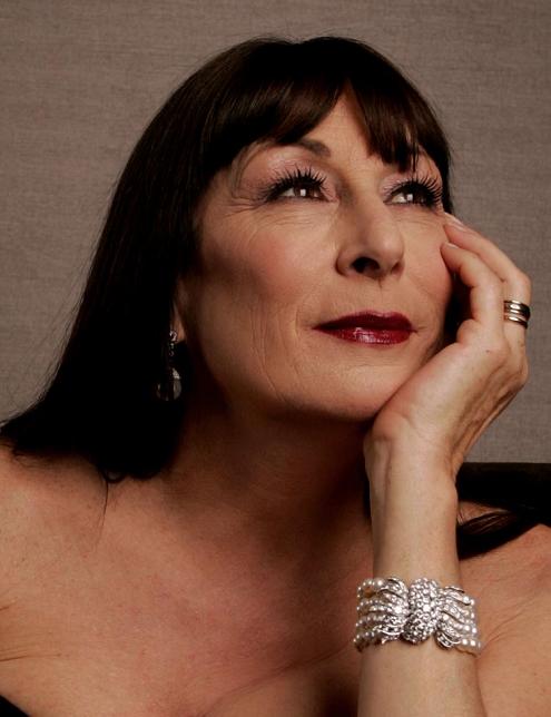 Anjelica Huston ( )