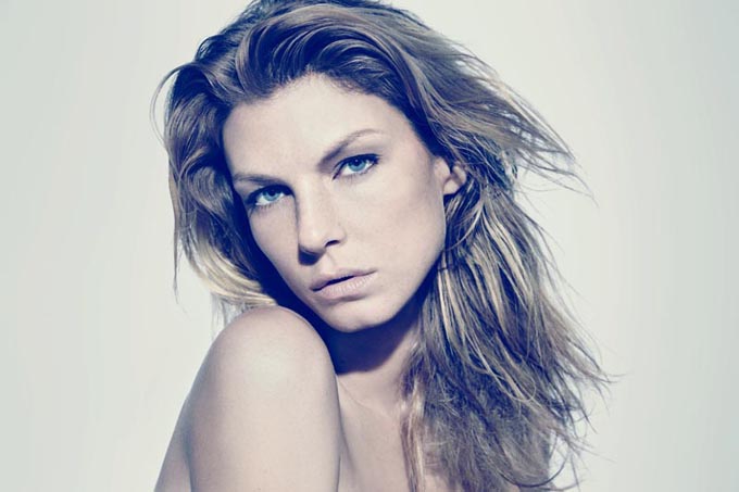 Angela Lindvall ( ) /  - 38