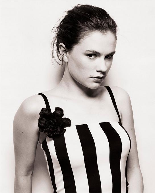 Anna Paquin ( ) /  - 3