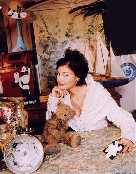 Ashley Judd ( ) /  - 7