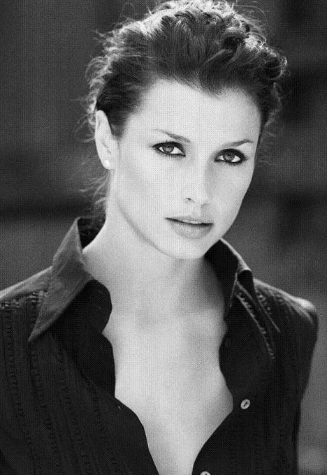 Bridget Moynahan ( ) /  - 19