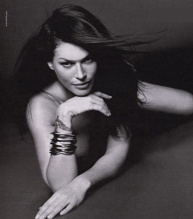 Carre Otis ( ) /  - 7