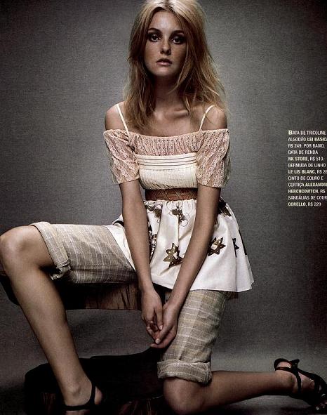 Caroline Trentini Photo (  )   /  - 6