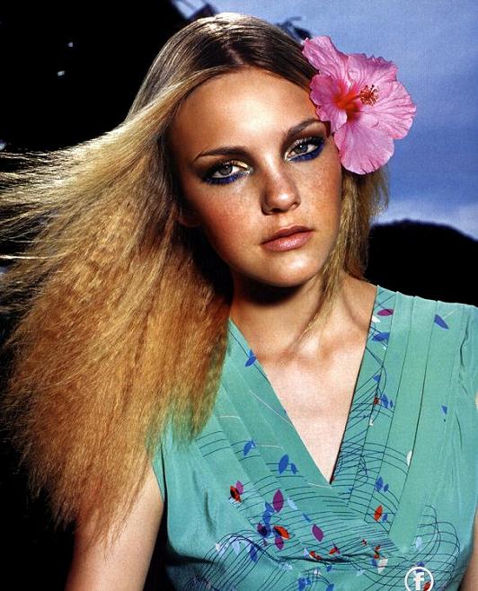 Caroline Trentini Photo (  )   /  - 18