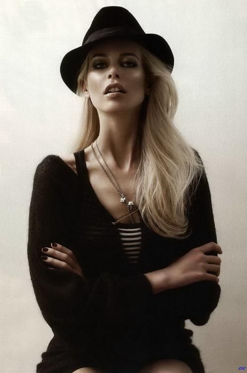 Claudia Schiffer ( )   /  - 30