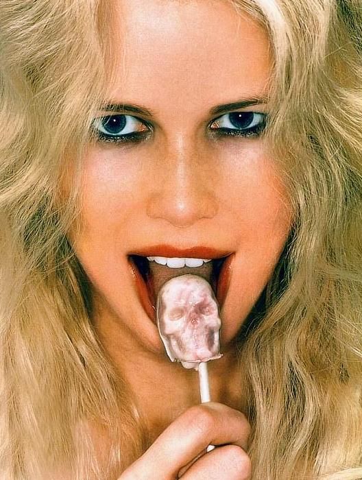 Claudia Schiffer ( )   /  - 38