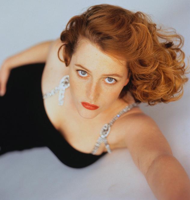 Gillian Anderson ( ) /  - 34