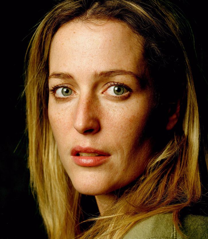 Gillian Anderson ( ) /  - 40