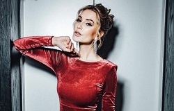 Таша Белая в платье с разрезом блистала на вечере Успенской и Соколовой