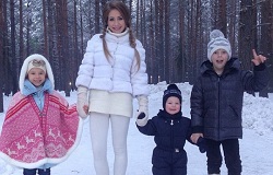 Юлия Барановская (Аршавина) показала, как ее лечат детки